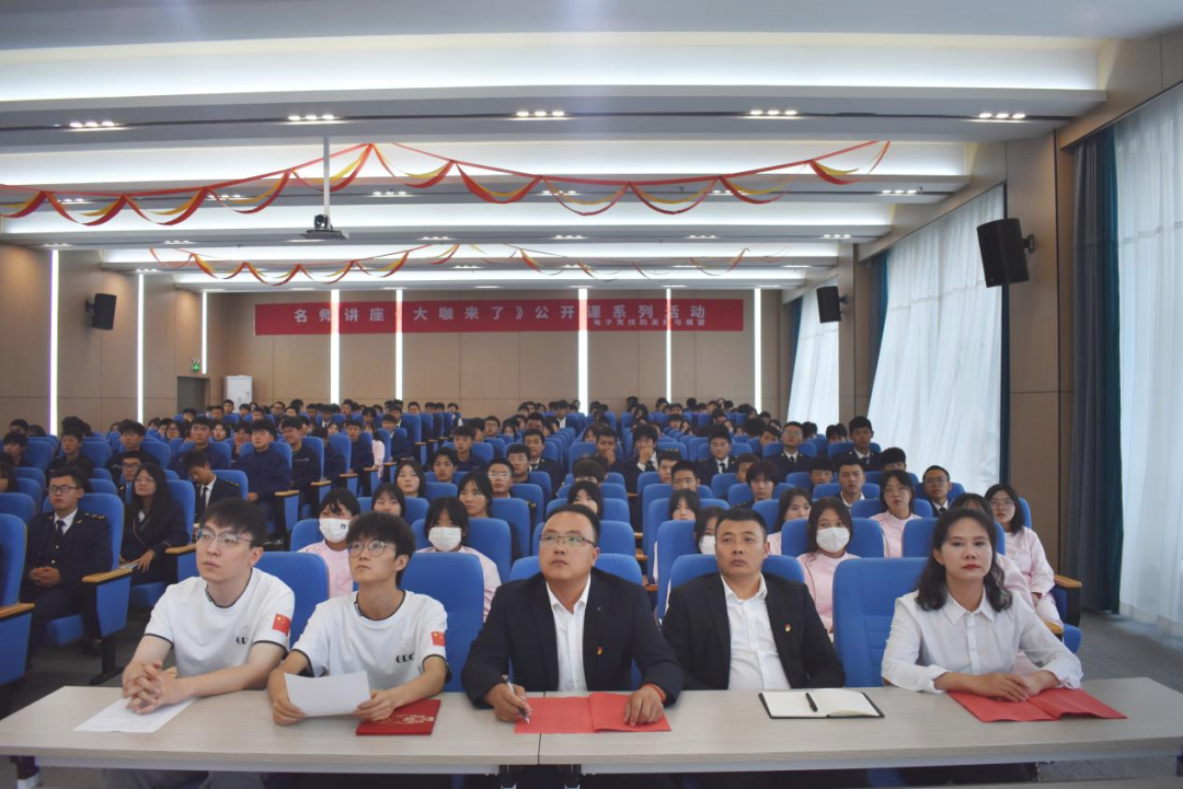 甘肃北方技工学校二年级“大咖来了”电竞知识讲座