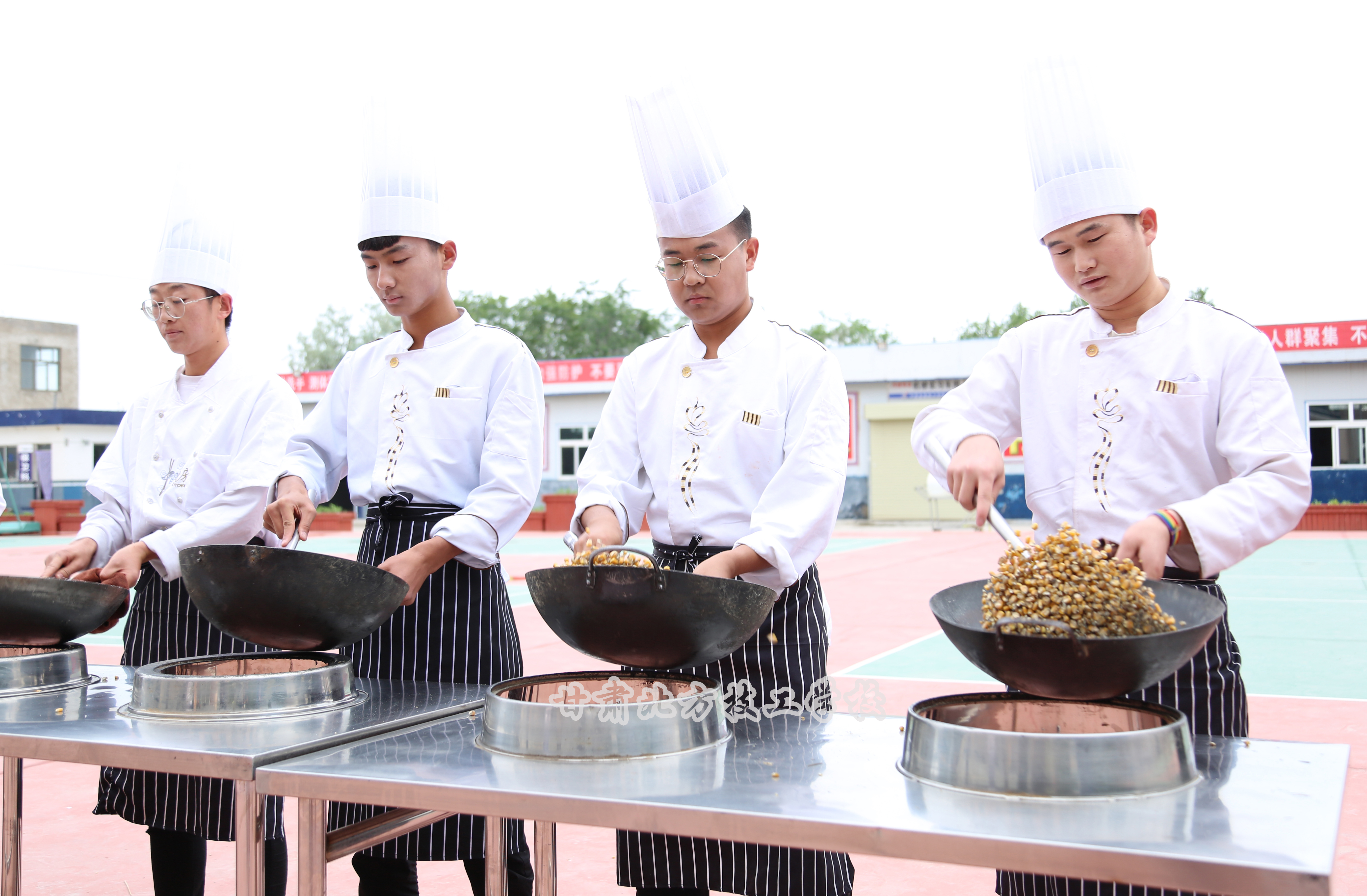 兰州厨师培训学校哪个好，厨师就业前景究竟如何？